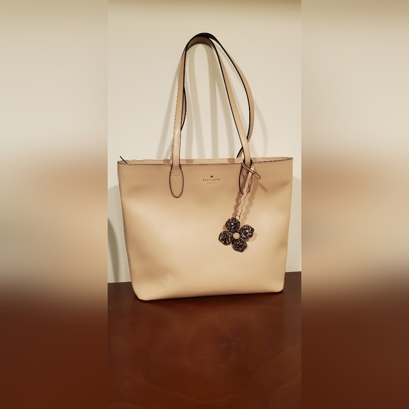 KATE SPADE Elegant Tan/ Cream Tote Bag. - Picture 11 of 14